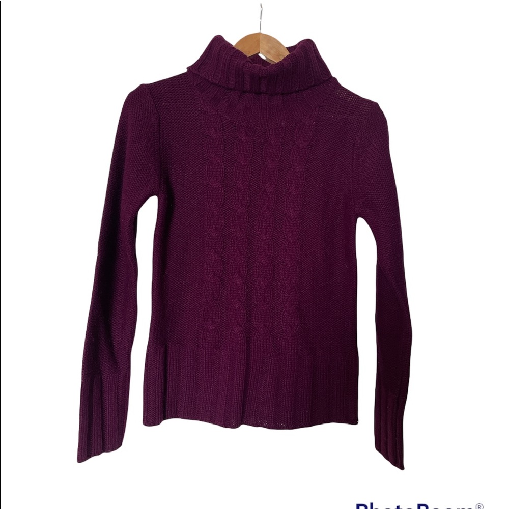 🎉Vibrante burgundy cozy turtleneck.